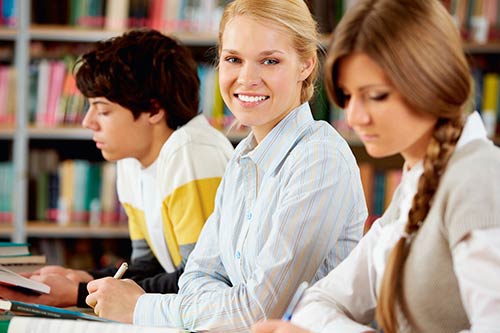 Schülerhilfe - Absolventencoaching - Schulabgaengerin-einstieg-beruf