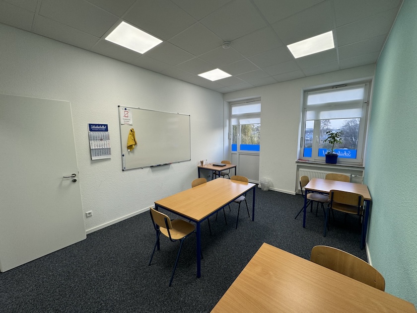 große Unterrichtsräume große Unterrichtsräume: In unseren großzügig gestalteten Kursräumen wird sich Ihr Kind wohlfühlen und die Noten schnell verbessern. Hier macht das Lernen Spaß.