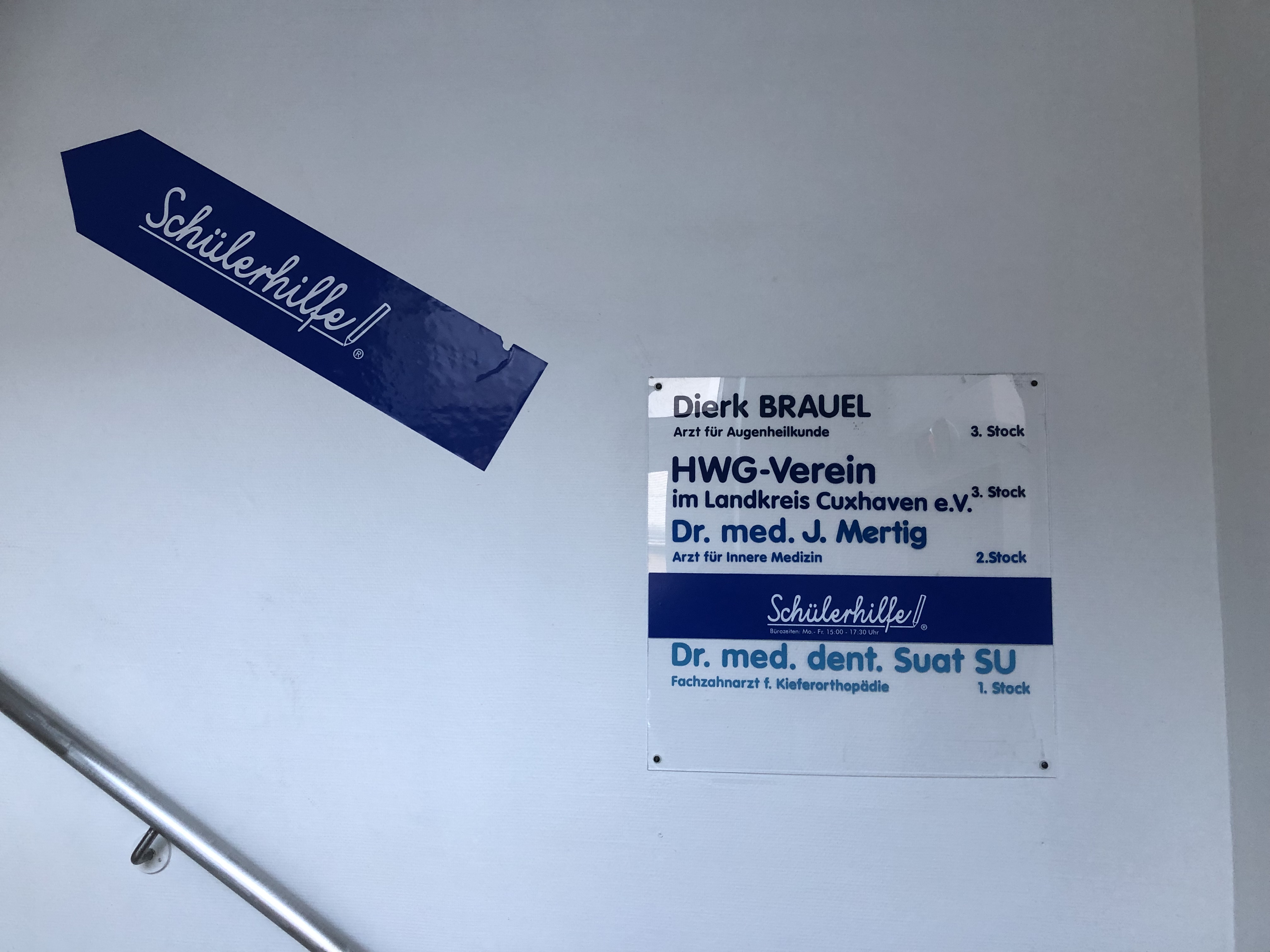 Bereits im Treppenhaus ist die Schülerhilfe Cuxhaven ausgeschildert. Bereits im Treppenhaus ist die Schülerhilfe Cuxhaven ausgeschildert.