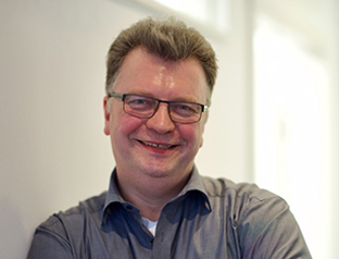 Dr. Frank van Ackern Dr. Frank van Ackern