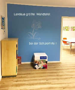 Die ganze Wand: alles Tafel Wandtafel oder Tafelwand?