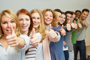 Schülerhilfe - Team - Fotolia 50098770 XS NHL jung Daumenhoch