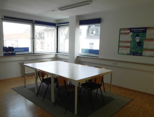 Unterrichtsraum II der Schülerhilfe Frankfurt-Gallusviertel Reichlich Platz zum Lernen - in den Räumen der Schülerhilfe Frankfurt-Gallusviertel