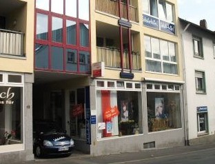 Außenansicht der Schülerhilfe Rüdesheim am Rhein Hier finden Sie uns: In der 2. Etage über dem Friseur "Compagnia della Bellezza".
