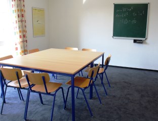 Unterrichtsraum I der Schülerhilfe Usingen Unsere Unterrichtsräume verfügen über Tageslicht - für ideale Lernbedingungen.