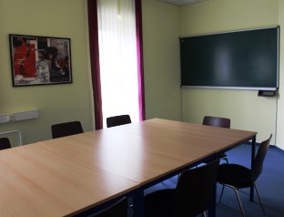 Unterrichtsraum II der Schülerhilfe Rosbach Hier macht Lernen Spaß - in den hellen Räumlichkeiten der Schülerhilfe Rosbach.