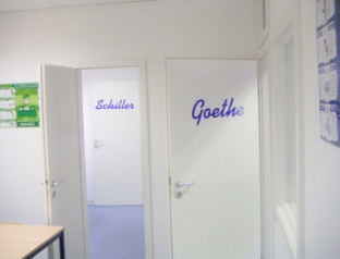 Unterrichtsräume der Schülerhilfe Gladenbach In den hell und freundlich gestalteten Unterrichtsräumen der Schülerhilfe Gladenbach macht lernen Spaß.
