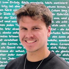 Julian H. gibt Nachhilfeunterricht für Englisch