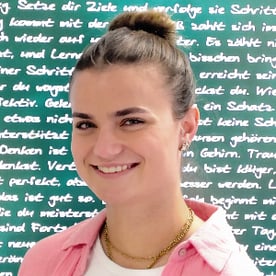 Carolin St. gibt Nachhilfeunterricht in Deutsch, Mathematik und Englisch