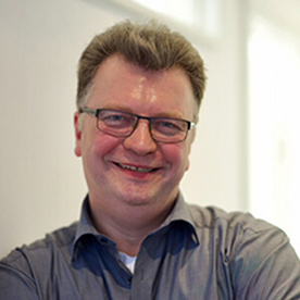 Dr. Frank van Ackern