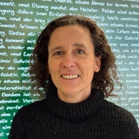 Vivian A. gibt Nachhilfe in Englisch und für Grundschüler