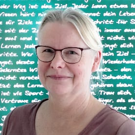 Alexandra R. gibt Nachhilfeunterricht für Mathematik