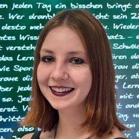 Laura E. gibt Nachhilfeunterricht in Englisch
