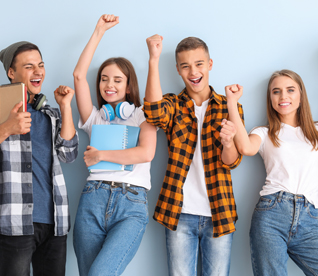 Testen Sie den Testsieger - 10 Stunden gratis 2 Schülerinnen und 2 Schüler