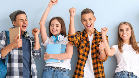 Testen Sie den Testsieger - 10 Stunden gratis 2 Schülerinnen und 2 Schüler